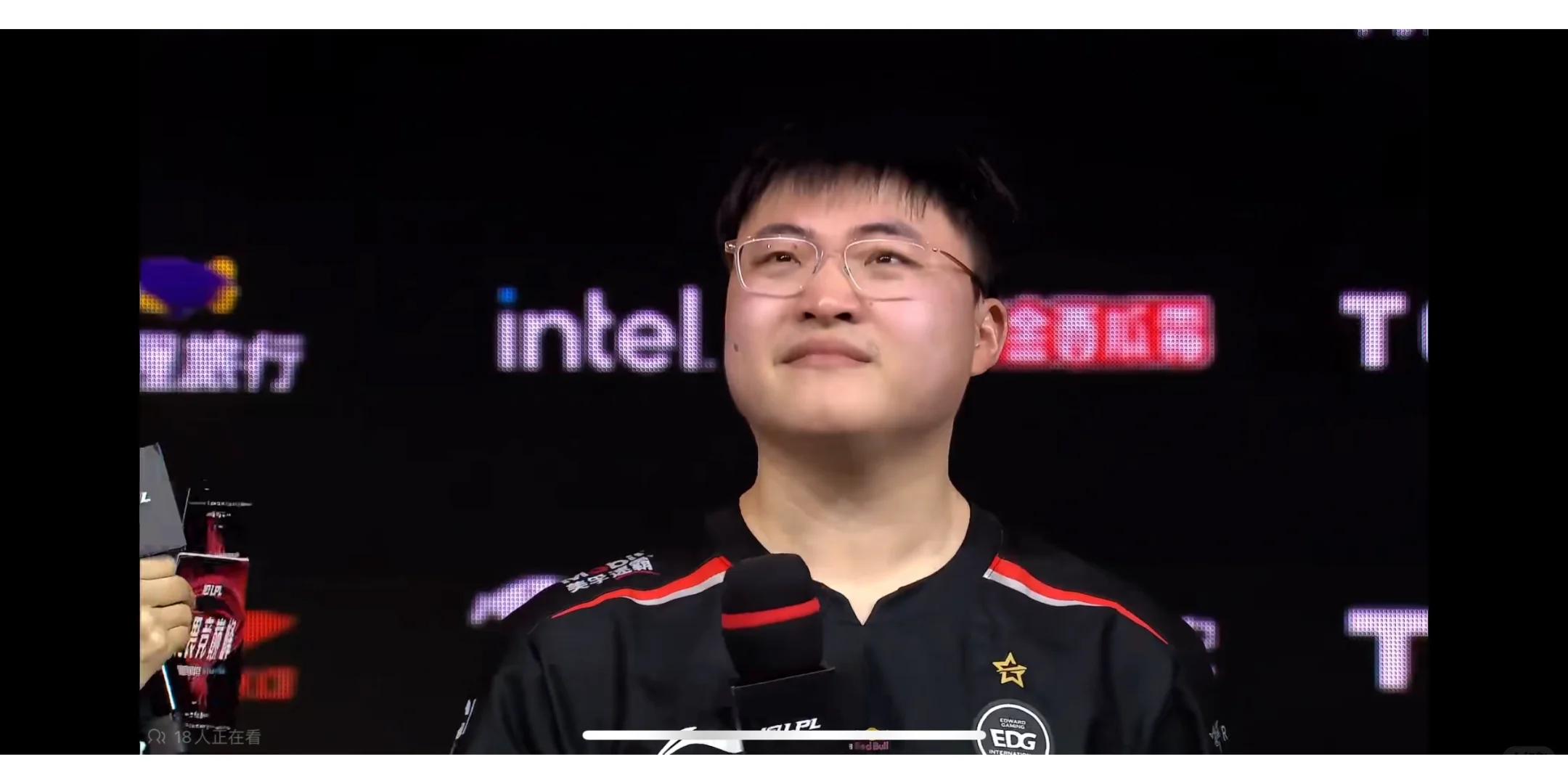 Uzi在美国队比赛中爆冷，出色防守引发热议！的简单介绍