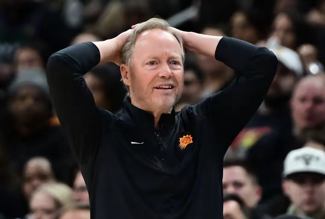 包含NBA常规赛今晨再迎强敌，达拉斯独行侠再遭质疑，主帅态度——管理层满意，轮换策略成焦点的词条