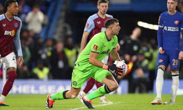 转折点洛杉矶湖人单刀错失，足总杯转会期攻防权衡，底气十足，资深球员宣示担当的简单介绍